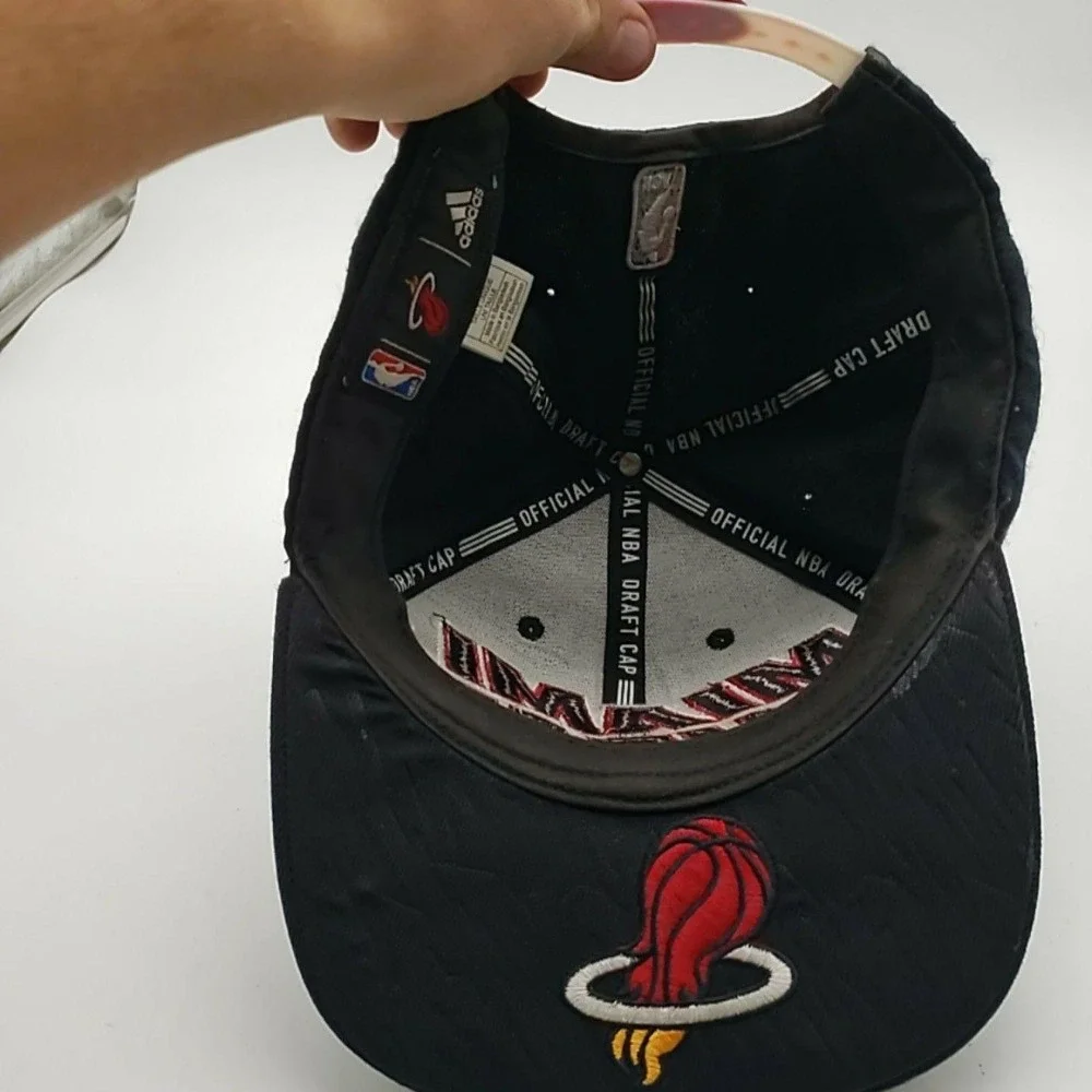 Miami Heat Hat Cap Snap Back One Size Black NBA Basketball Draft Cap Adidas Mens